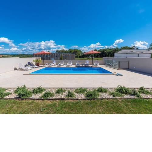 Modern villa 8 p with a private pool, spacious garden and terrace
