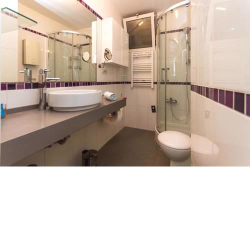 Shiny apartment near beaches and center